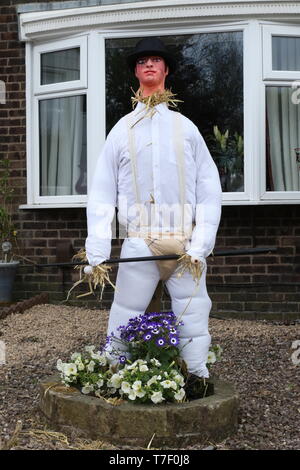 3 Scarecrow Festival Worsthorne & Hurstwood Burnley Lancashire 6. Mai 2019 Stockfoto