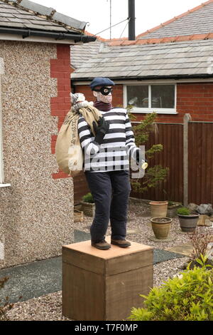 3 Scarecrow Festival Worsthorne Hurstwood Burnley Lancashire 6. Mai 2019 - Einbrecher Bill Stockfoto