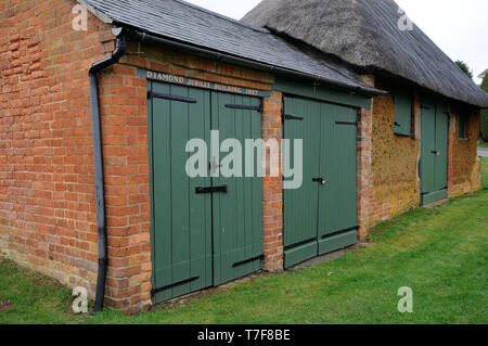 Die Diamond Jubilee Gebäude, die Alte Kohle Scheune und Alten Fire Engine House, Guilsborough, Northamptonshire Stockfoto