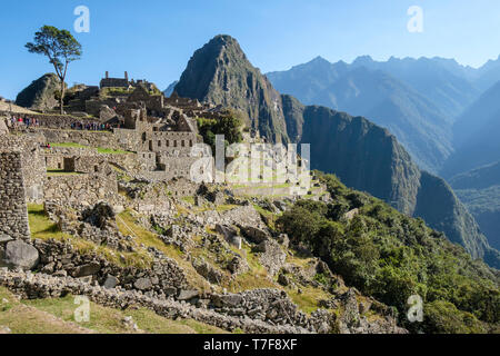 Bergseite des großartigen archäologischen Stätte Machu Picchu in Peru Stockfoto