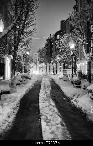 30 Dezember 2014, Eskisehir, Türkei Schnee Szenen aus der Türkei Eskisehir in einer verschneiten Nacht Stockfoto