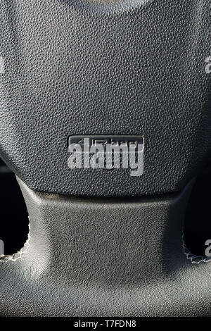 Auto Airbags im Lenkrad nähe zu sehen. Stockfoto