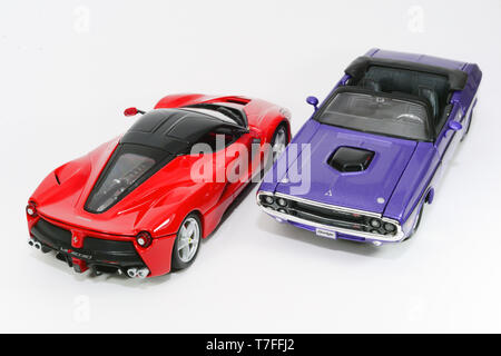 Vom 7. Dezember 2016, Eskisehir, Türkei. Sortierte diecast Modellautos auf weißem Hintergrund isoliert Stockfoto