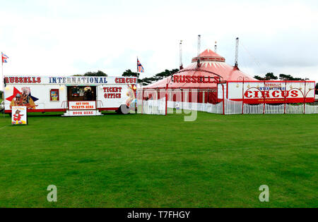 Russells Internationale Zirkus, Reisen zeigen, Big Top Zelt. Stockfoto