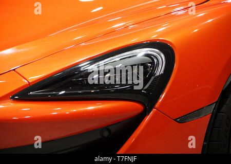 Moderne orange Auto Scheinwerfer details Stockfoto