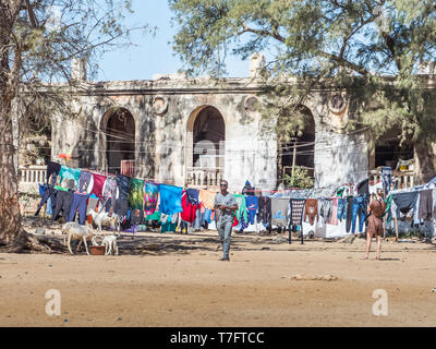 Goree, Senegal - Februar 2, 2019: das tägliche Leben auf der Insel Goree. Gorée. Dakar, Senegal. Afrika. Stockfoto