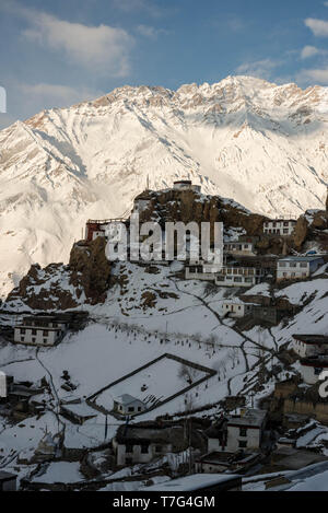 Winter und Schnee in dhankar Dorf - Spiti Valley Stockfoto