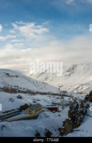 Winter und Schnee in dhankar Dorf - Spiti Valley Stockfoto