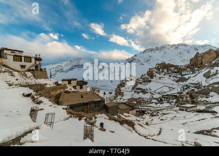 Winter und Schnee in dhankar Dorf - Spiti Valley Stockfoto