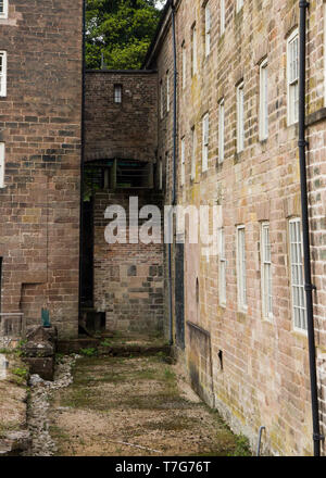 Alte restaurierte Mühle Gebäude von Arkwrights Mühle in Cromford, Derbyshire Peak District DE Stockfoto