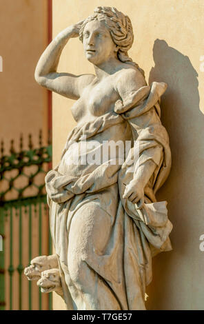 Alte Skulptur im Garten der Villa reale, Genua, Ligurien, Nordwestitalien Stockfoto