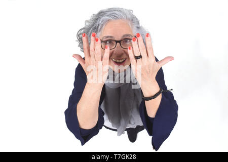 Frau zeigt ihre lackierten Fingernägel Stockfoto