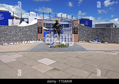 Dixie Dean Statue außerhalb der Fußballverein Everton Goodison Park Boden 2019 Stockfoto