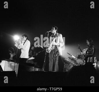 AMSTERDAM, NIEDERLANDE - 26. Mai: Roxy Music live auf der Bühne im Concertgebouw Amsterdam, Niederlande Am 26. Mai 1973 L-R Eddie Jobson, Bryan Ferry, Phil Manzanera, Andy Mackay, Paul Thompson (Foto von Gijsbert Hanekroot/Redferns) Stockfoto