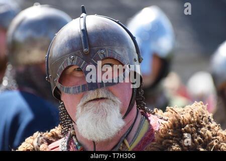 Sächsische und Wikinger Reenactment Teilnehmer Stockfoto