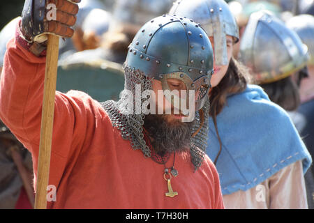 Sächsische und Wikinger Reenactment Teilnehmer Stockfoto