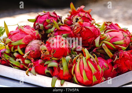 Pitaya Obststand Nahaufnahme lebendiges Bild Stockfoto