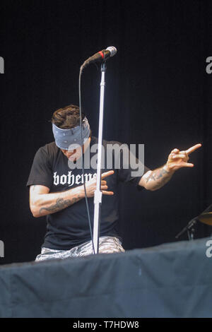 Sänger Ian Astbury, der Rockgruppe The Cult, auf der Bühne an der 2001 Leeds Music Festival. England, Vereinigtes Königreich. Stockfoto