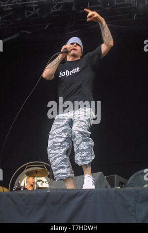 Sänger Ian Astbury, der Rockgruppe The Cult, auf der Bühne an der 2001 Leeds Music Festival. England, Vereinigtes Königreich. Stockfoto