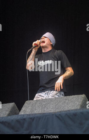 Sänger Ian Astbury, der Rockgruppe The Cult, auf der Bühne an der 2001 Leeds Music Festival. England, Vereinigtes Königreich. Stockfoto