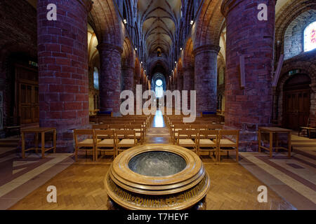 Die schöne Innenausstattung von St. Magnus Kathedrale, Britains nördlichste Kathedrale in der schönen Stadt Kirkwall, Orkney Stockfoto