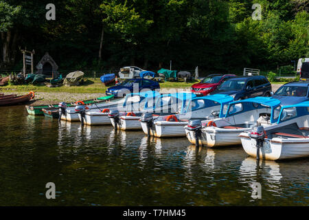 Boote zum Mieten bei St. Patrick's Boat Landing auf Ullswater im Lake District National Park, Cumbria, England, Großbritannien Stockfoto