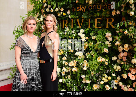 Julia Stiles und Poppy Delevingne Teilnahme an der Saison zwei der Riviera Premiere gehostet bei Saatchi Gallery am 7. Mai-Serie 2 lüftet auf Sky Atlantik und JETZT TV 23. Mai - in London. Stockfoto