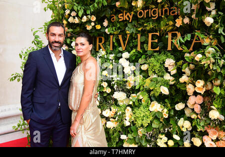 Robert Pires und Jessica Lemarie-Pires Teilnahme an der Saison zwei der Riviera Premiere gehostet bei Saatchi Gallery am 7. Mai-Serie 2 lüftet auf Sky Atlantik und JETZT TV 23. Mai - in London. Stockfoto