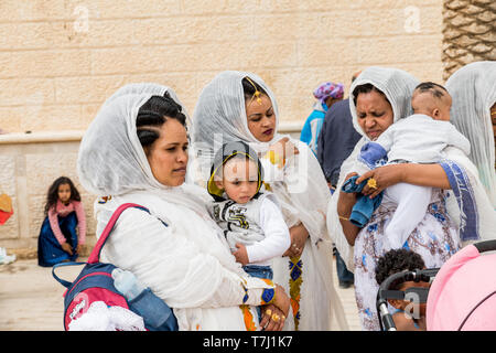 Qasr al-Yahud, Israel, 26-März-2019: Menschen getauft, wo Jesus von Johannes dem Täufer im Jordan getauft wurde Stockfoto