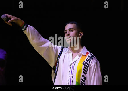 Neapel, Italien. 12 Aug, 2017. Alessandro Mahmood führt am Duell Club in Neapel. Mahmood ist ein Italian-Egyptian Sänger und Songwriter, berühmt für das Gewinnen Festival von Sanremo (2019) mit dem Song Soldi. Credit: Francesco Cigliano/Pacific Press/Alamy leben Nachrichten Stockfoto