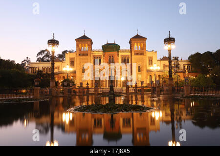 Museum für volkstümliche Kunst aus Sevilla, Spanien - Mudejar Pavillon im Park Maria Luisa. Stockfoto