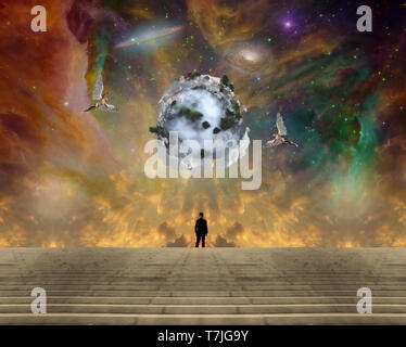 Surreale Szene mit Engeln und Mann im schwarzen Anzug. Himmel Planeten Stockfoto