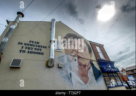 Wandbild des legendären Prestwich, Manchester Sänger und Songwriter Mark E Smith von der Gruppe der Fall, an der Wand des Chips @ Nr. 8 Fisch und Chip Shop in Stockfoto