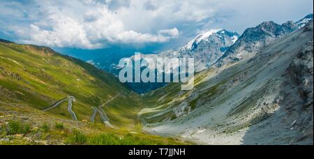Berühmte Stelvio Pass in Norditalien an der Grenze der Schweiz auf einer Höhe von 2.757 m Stockfoto