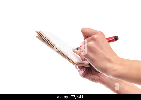 Weibliche Hände halten Notizbuch und Stift auf einem weißen Hintergrund. Stockfoto