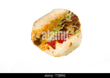 Taco Bell weich würzig geladen Nacho taco Öffnen auf weißem Hintergrund Stockfoto