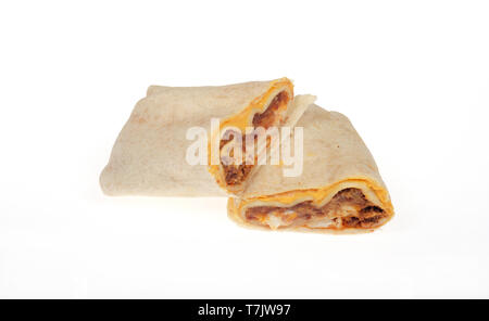 Burrito halbiert auf weißem Hintergrund Stockfoto