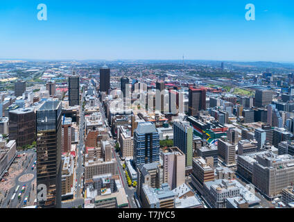 Skyline von Johannesburg. Luftaufnahme über das Central Business District (CBD) vom Carlton Tower, Johannesburg, Südafrika. Stockfoto