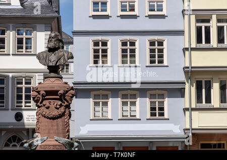 Frankfurt am Main, die neue Altstadt, rekonstruierte Häuser im Altstadtviertel zwischen Römer und Dom, Hühnermarkt, Friedrich-Stoltze-Brunnen Stockfoto