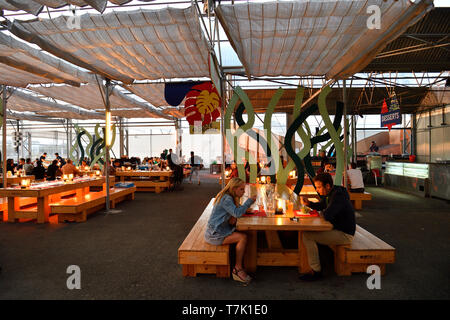 Frankreich, Pays de La Loire, Nantes, Ile de Nantes (Insel von Nantes), Quai des Antillen, Loire Kais, der Hangar à Bananes (Bananen Lager), La Cantine du Voyage (Reisen Cafeteria) Stockfoto