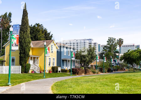 Mai 5, 2019 San Jose/CA/USA - San Jose Downtown Skyline von der Little Italy Nachbarschaft an einem sonnigen Frühlingstag gesehen; Silicon Valley, Califo Stockfoto