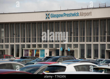 Glasgow Prestwick Flughafen vor dem Hauptterminal an einem sonnigen Tag Stockfoto