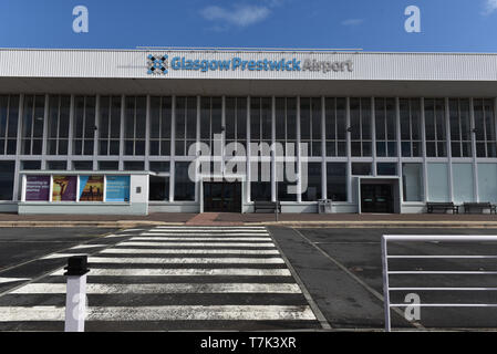 Glasgow Prestwick Flughafen vor dem Hauptterminal an einem sonnigen Tag Stockfoto