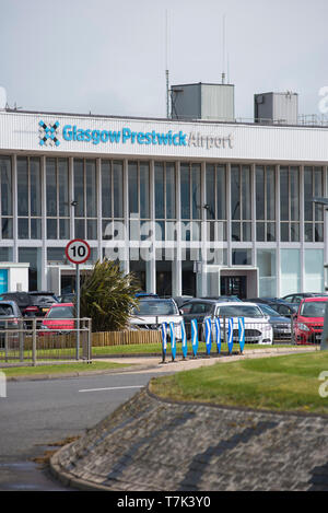 Glasgow Prestwick Flughafen vor dem Hauptterminal an einem sonnigen Tag Stockfoto