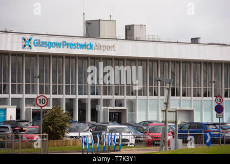 Glasgow Prestwick Flughafen vor dem Hauptterminal an einem sonnigen Tag Stockfoto