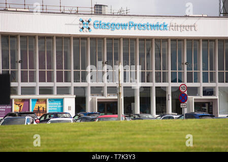 Glasgow Prestwick Flughafen vor dem Hauptterminal an einem sonnigen Tag Stockfoto