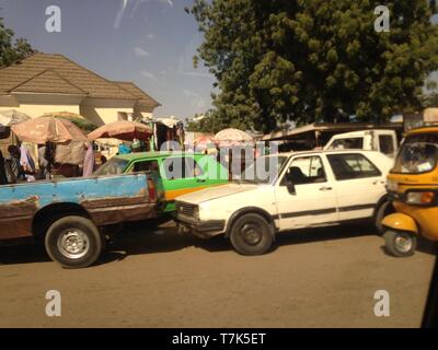 Nigerias illegalen Abbau Menschen, die in der illegalen Abbau Website Stockfoto