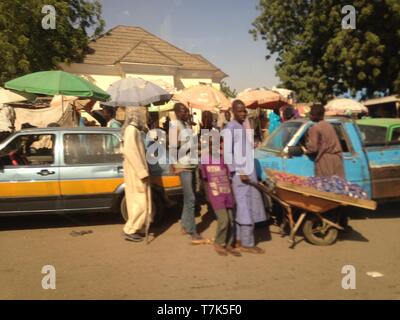 Nigerias illegalen Abbau Menschen, die in der illegalen Abbau Website Stockfoto