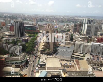 Stadt Abidjan von Sky aus dem Gebäude gefilmt Stockfoto