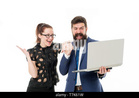 Mann und Frau Consulting Business. B2B-Consulting. Marketing Team Konzept. Partnerschaft und Kooperation. Beratung und Förderung. Business Beratung. Erfahrene Finanzexperte mit Laptop. Stockfoto